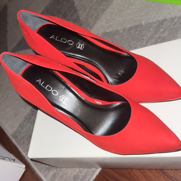 Red pumps! - Picture 2 of 3